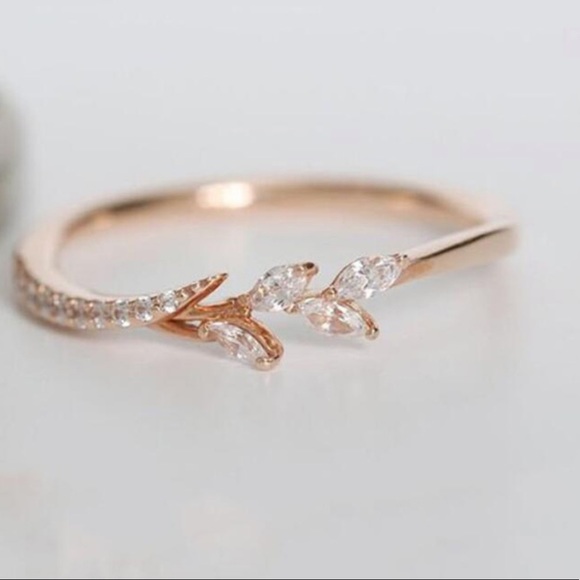 Jewelry - Sale💕Petal Rhinestone Rose Gold Ring ✨